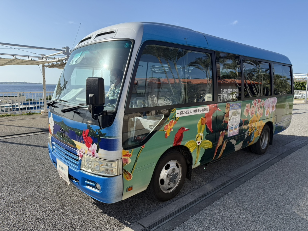 園内の移動は遊覧車