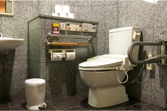 園内トイレはバリアフリー対応